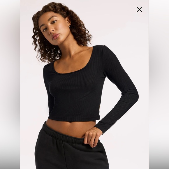 WESLEY RIVINGTON RIBBED LONG SLEEVE SCOOP NECK CROP TOP - Picture 3 of 6